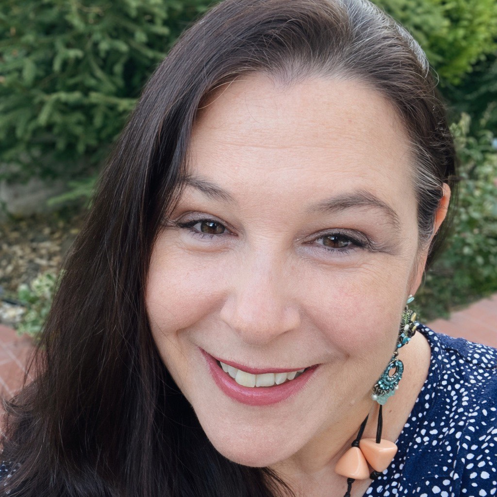 Оля Николова